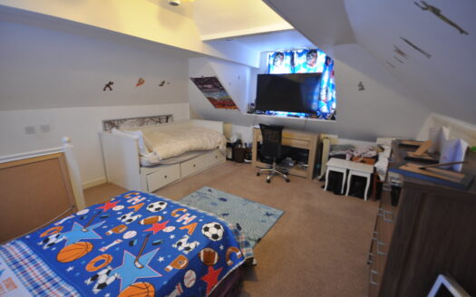 2 Bedroom House – Kingsbury