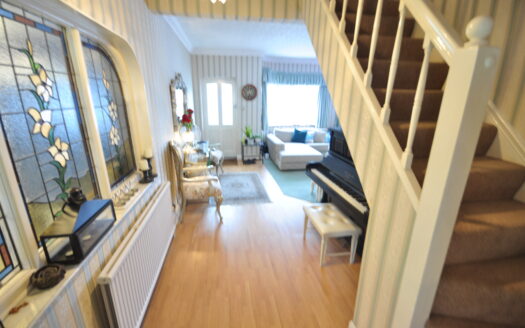 2 Bedroom House – Kingsbury