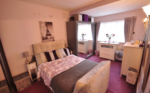 2 Bedroom House – Kingsbury